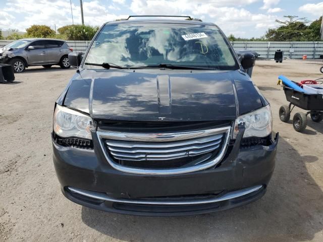 2016 Chrysler Town & Country Touring