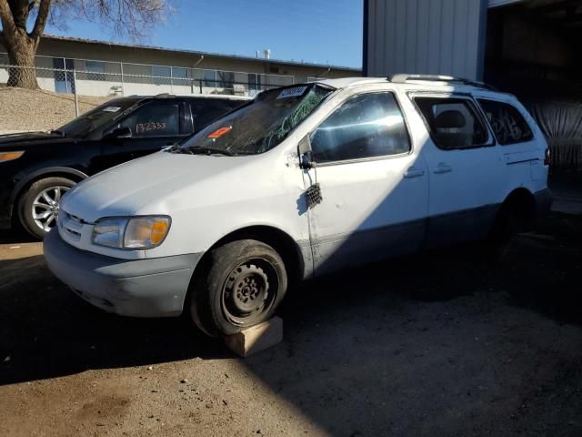 2000 Toyota Sienna LE