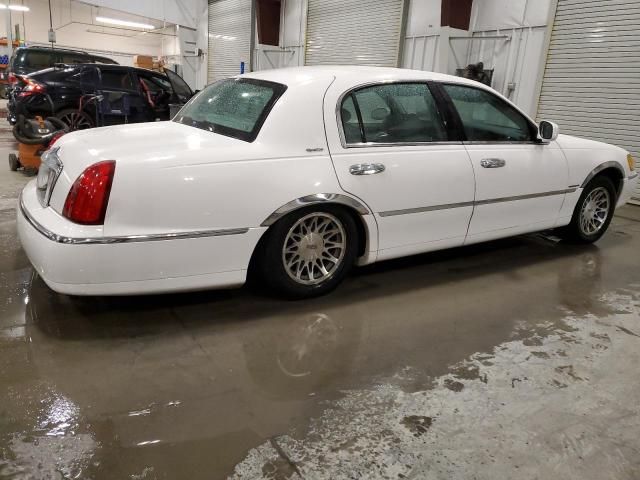 2001 Lincoln Town Car Signature