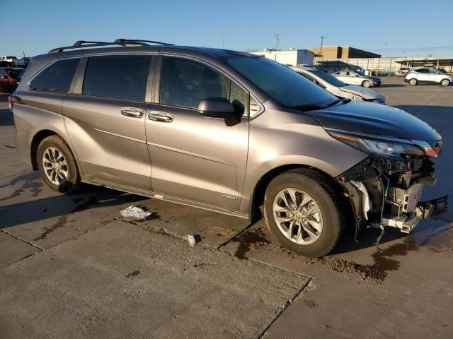 2021 Toyota Sienna XLE