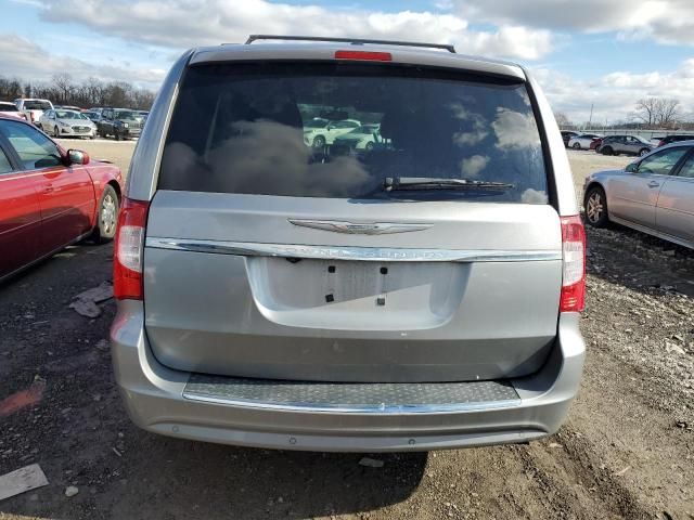 2013 Chrysler Town & Country Touring L