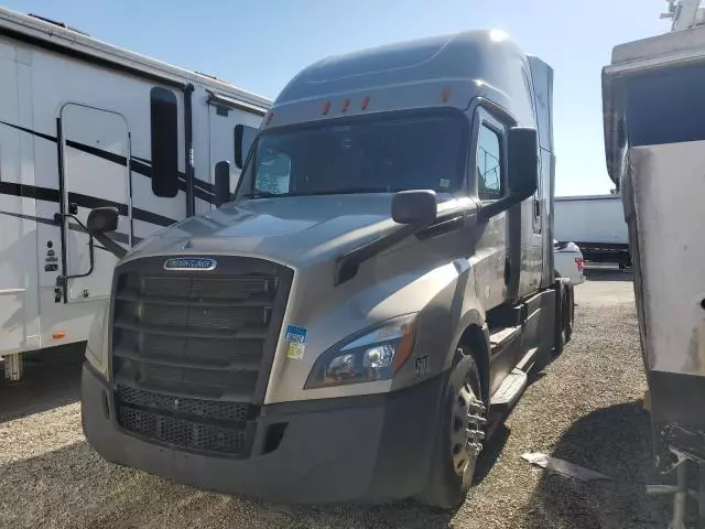 2020 Freightliner Cascadia 126