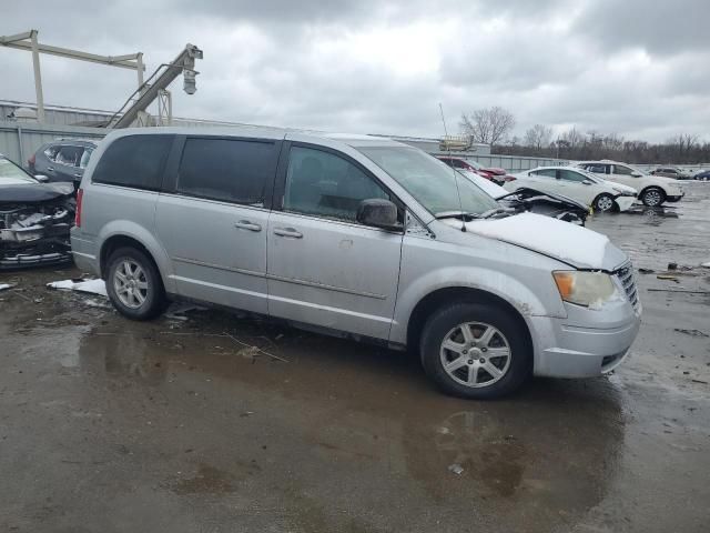 2010 Chrysler Town & Country LX