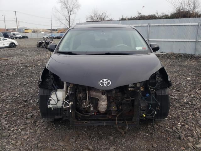 2011 Toyota Sienna LE