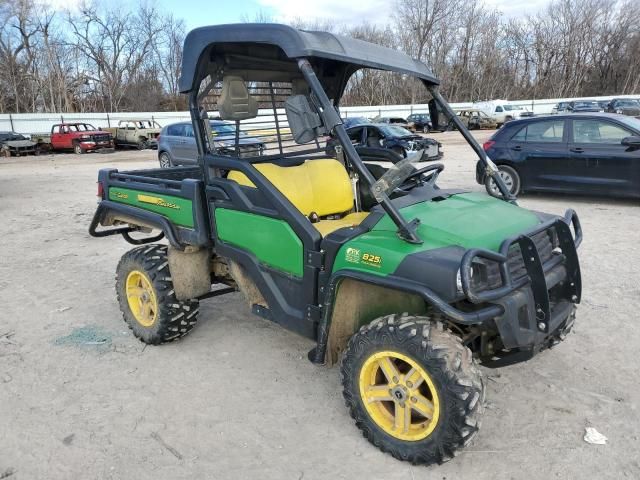 2015 John Deere 825I