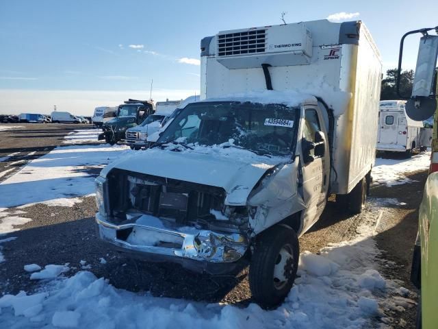 2014 Ford Econoline E350 Super Duty Cutaway Van