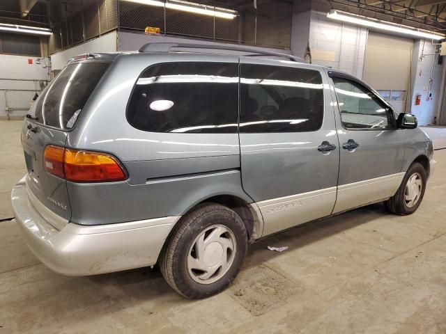 2000 Toyota Sienna LE