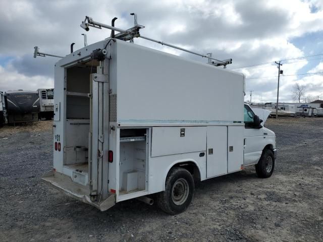 2012 Ford Econoline E350 Super Duty Cutaway Van