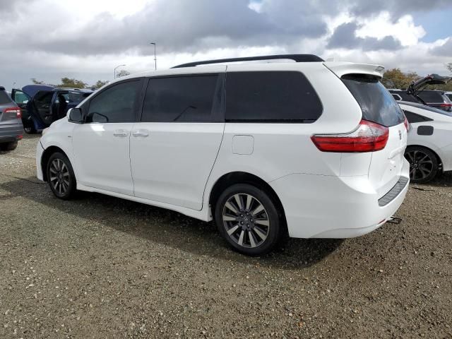 2020 Toyota Sienna LE