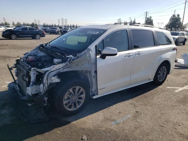 2021 Toyota Sienna XLE