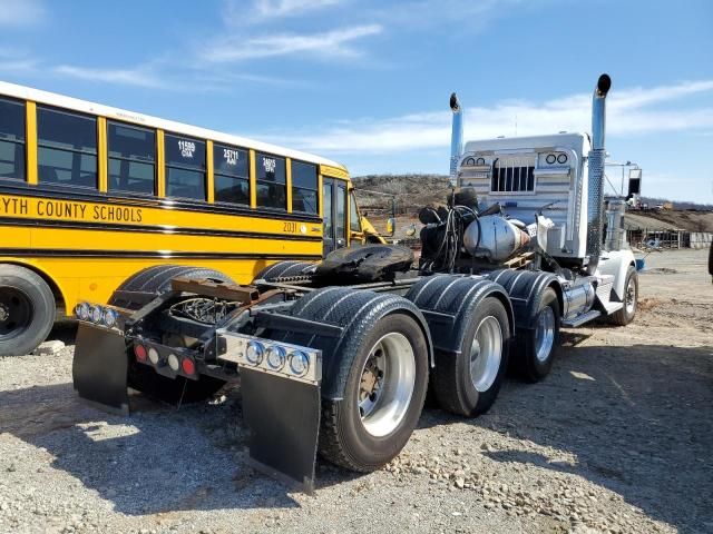 2019 Kenworth Construction W900