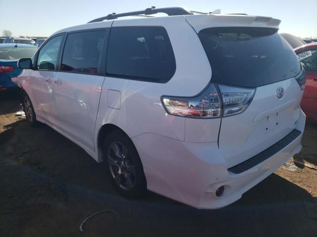 2019 Toyota Sienna SE