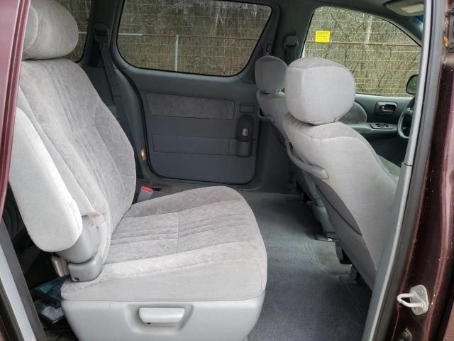 2000 Toyota Sienna LE