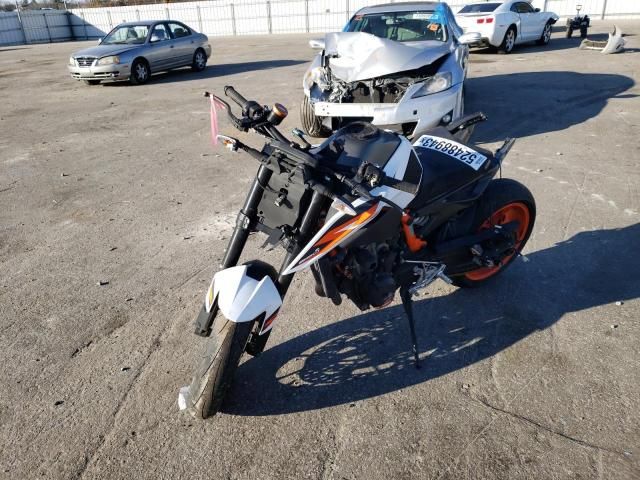 2021 KTM 890 Duke R