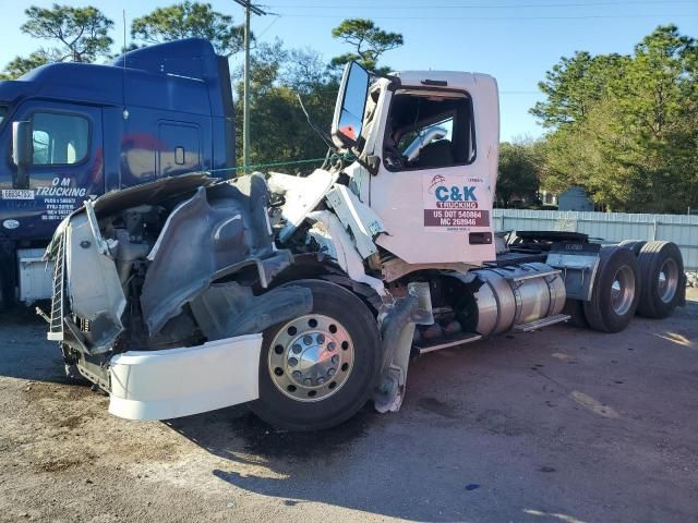 2013 Volvo VN VNL