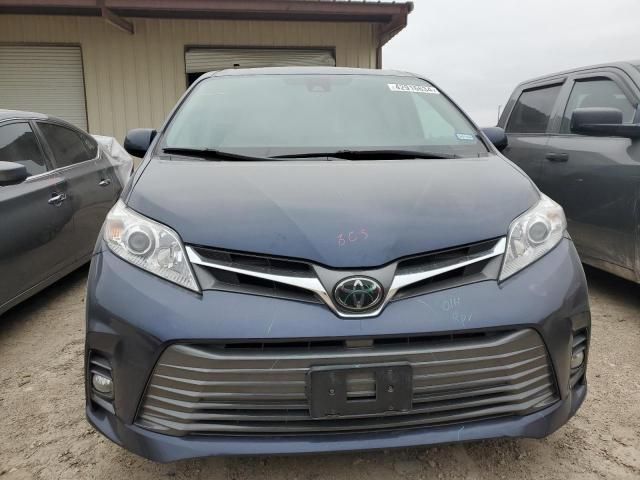 2018 Toyota Sienna XLE