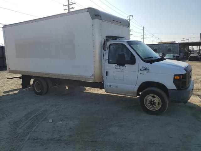 2015 Ford Econoline E350 Super Duty Cutaway Van