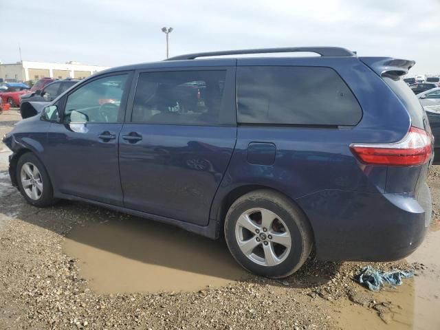 2018 Toyota Sienna LE