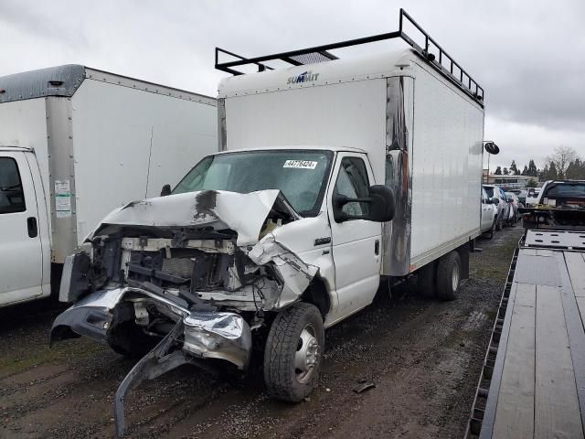 2015 Ford Econoline E350 Super Duty Cutaway Van