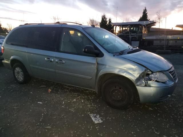 2005 Chrysler Town & Country LX