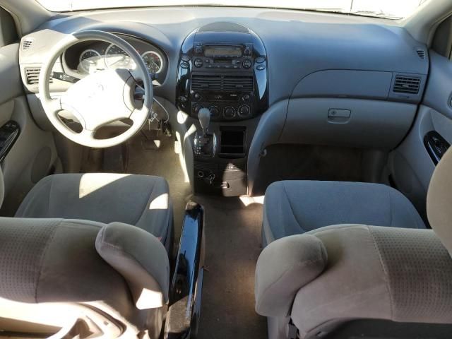 2005 Toyota Sienna CE