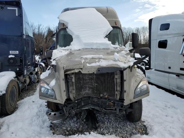 2020 Freightliner Cascadia 126