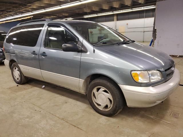 2000 Toyota Sienna LE