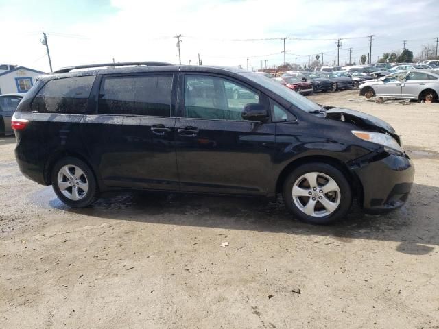 2016 Toyota Sienna LE