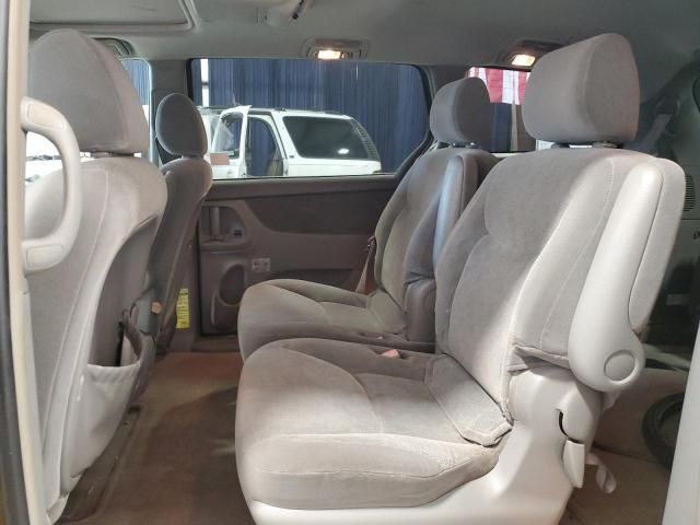 2004 Toyota Sienna XLE