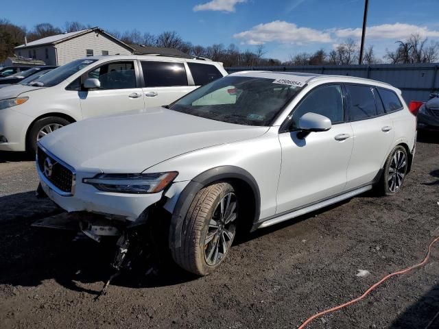 2021 Volvo V60 Cross Country T5 Momentum