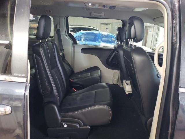 2013 Chrysler Town & Country Touring L