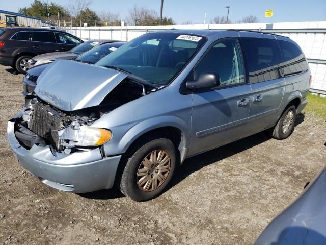 2005 Chrysler Town & Country LX