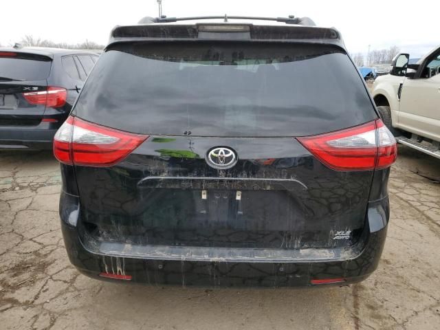 2020 Toyota Sienna XLE