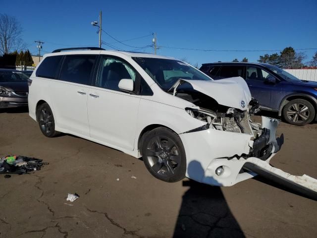 2015 Toyota Sienna Sport