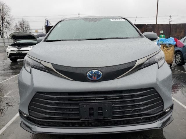 2022 Toyota Sienna XLE