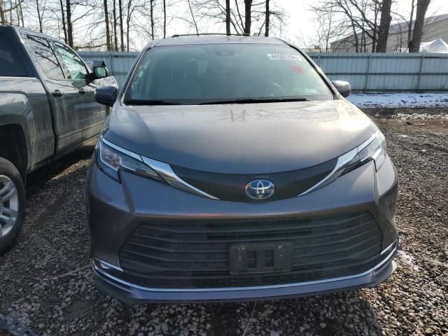 2022 Toyota Sienna XLE