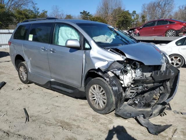 2017 Toyota Sienna XLE