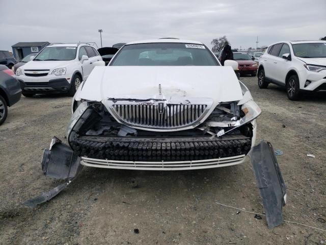 2011 Lincoln Town Car Signature Limited