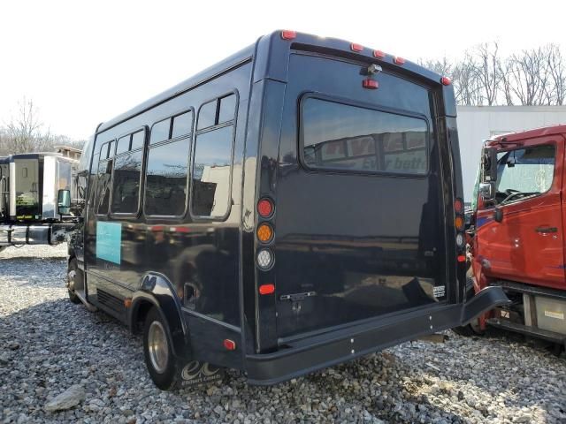 2017 Ford Econoline E350 Super Duty Cutaway Van