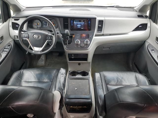 2016 Toyota Sienna LE