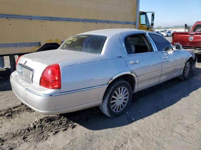 2005 Lincoln Town Car Signature Limited