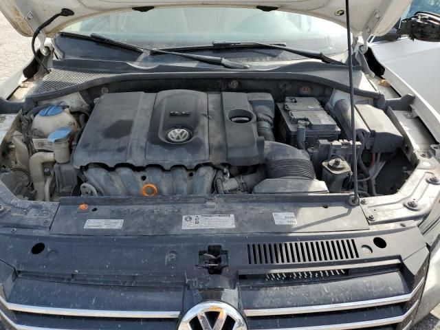 2012 Volkswagen Passat SE