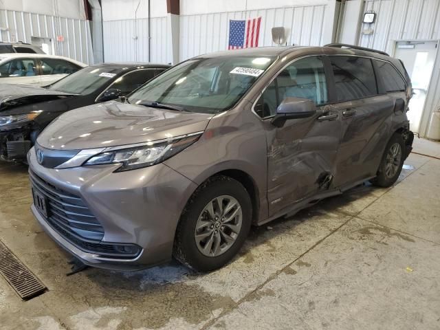 2021 Toyota Sienna LE