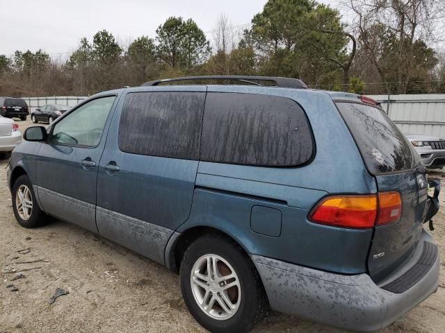 2000 Toyota Sienna LE