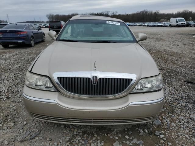 2005 Lincoln Town Car Signature Limited