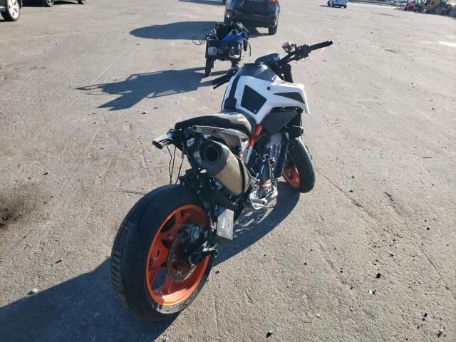 2021 KTM 890 Duke R