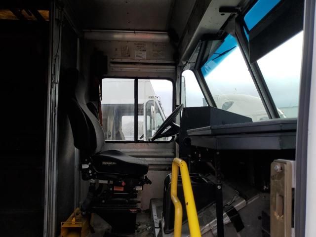 2014 Freightliner Chassis M Line WALK-IN Van