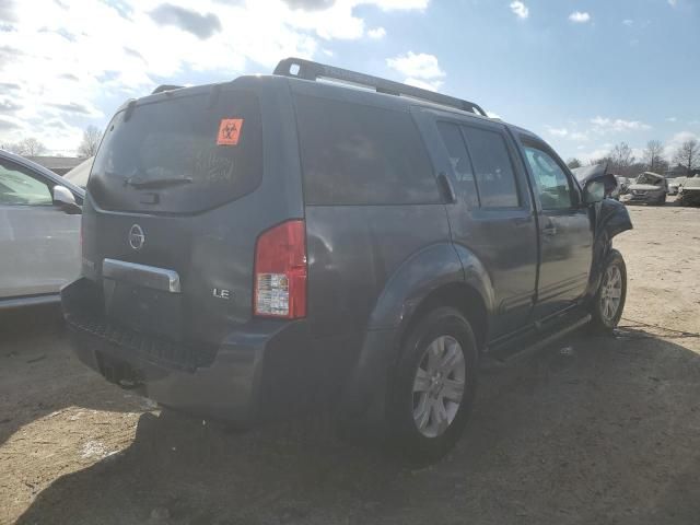 2005 Nissan Pathfinder LE