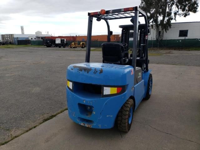 2022 Forklift CPD38