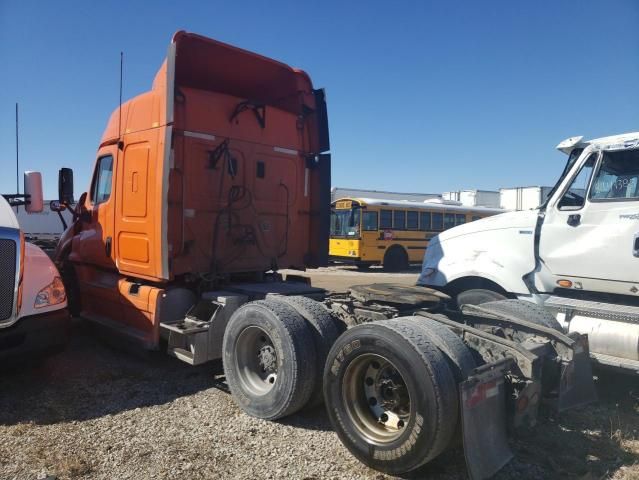 2012 Freightliner Cascadia 113